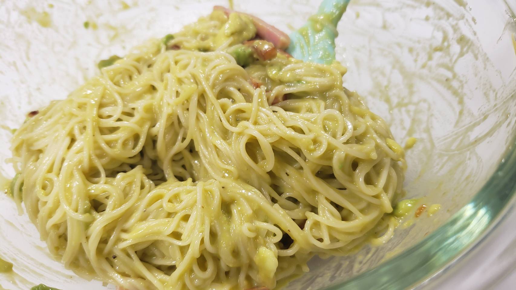 リュウジ 料理のおにいさんバズレシピ この夏絶対に試していただきたい 極上のそうめんレシピ出来ました アボカド カルボナーラそうめん キンキンに冷やしたそうめんとアボカド卵黄ソースが絡まり マジで濃厚 異次元の旨さをお楽しみください