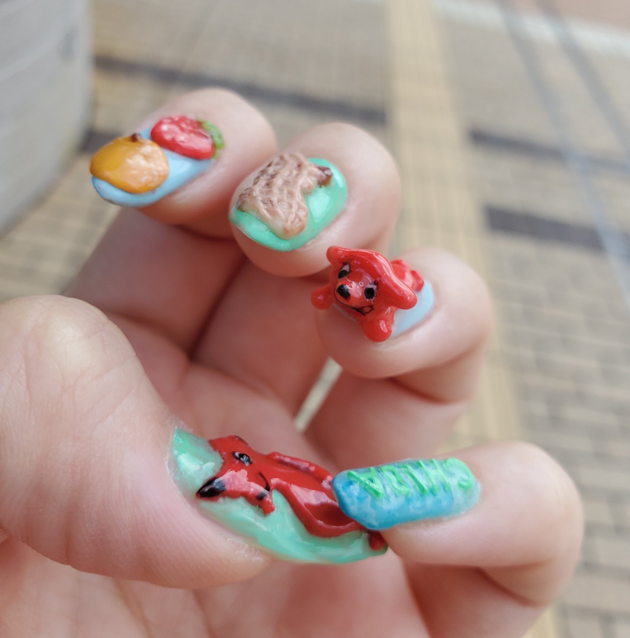 むすぶばたべるば 6月は祝日がなくて ってよく言うけれど今日6月15日は 千葉県民の日 例年ならディズニーとか市川市動植物園とかめちゃくちゃ混むんですよね 千葉県民だけど今日も働いている私の チーバくんネイルを褒めてください