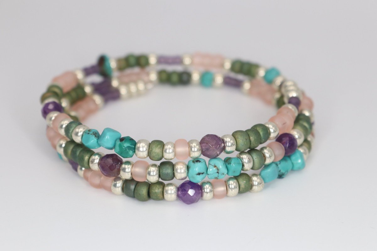 buff.ly/3uD9QL2 @BlazedRTs @OnlineShopRT @GamerGalsRT #memorywirebracelet #turquoise #amethyst #seedbeadbracelets #handmadejewelry 
#summerstyle #colorfuljewelry #bracelets #gemstonebracelets #madebyhand #stylishover40 #stylishover50 #ilovecolor #summerjewelry