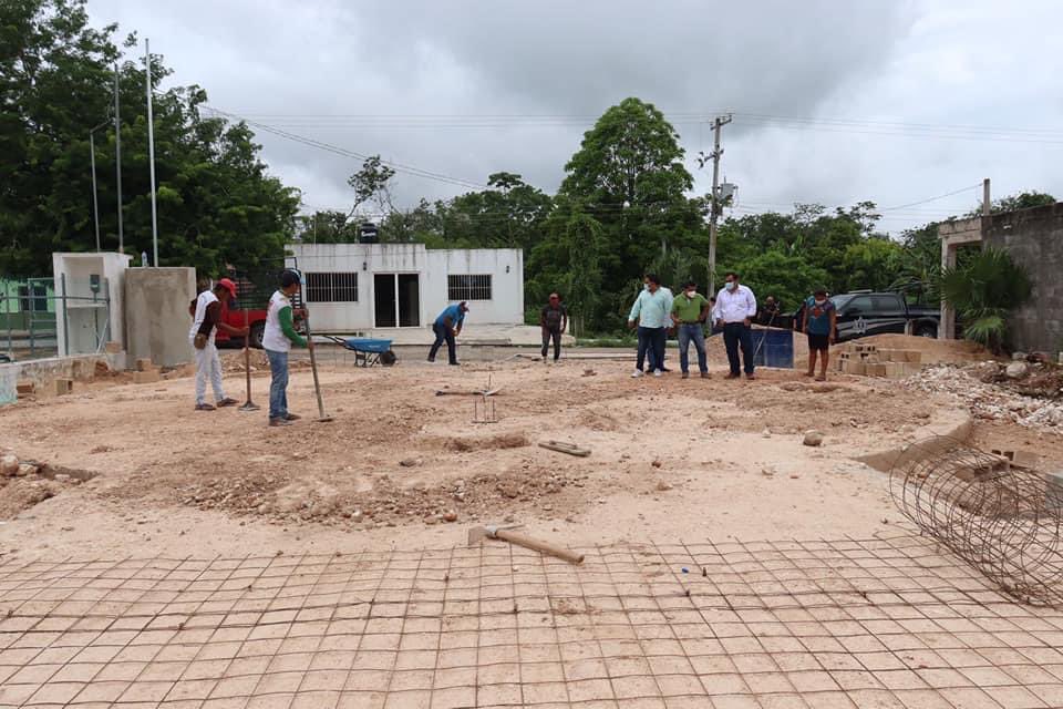 ejas_24's tweet photo. El nuevo espacio deportivo con techumbre en #Xocén y la rehabilitación de la cancha de usos múltiples de #Chamul marchan a buen ritmo.
En #SanAndrésXbac y #ChanyodzonotDos supervisé la construcción de dos nuevos parques infantiles.
#ValladolidSigueAdelante https://t.co/vYtcX899qM