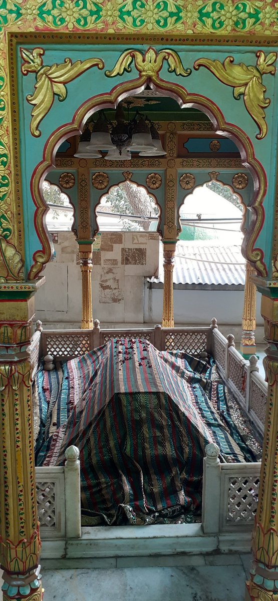 Aasif_Dehlwi's tweet photo. #Post_9 #Dargah
Ustad Wa Khalifa Hazrat Qutbul Aqtaab Khwaja Sayyed Qutub-ud-Deen Bakhtiyar Kaki RadiAllahuAnhu
Hazrat Qazi Hameed-ud-Deen Nagouri #RadiAllahuAnhu ๐
๐Mehrauli Shareef #Delhi
@Aasif_Wahidi ๐ #Retweet
#Ziyarat #Dargah #Hamiduddin #Nagouri #Dehlvi https://t.co/ypiPc6YyeC