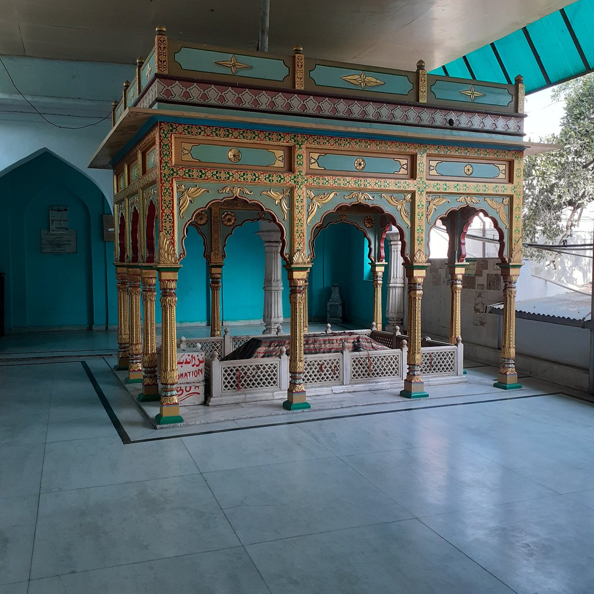 Aasif_Dehlwi's tweet photo. #Post_9 #Dargah
Ustad Wa Khalifa Hazrat Qutbul Aqtaab Khwaja Sayyed Qutub-ud-Deen Bakhtiyar Kaki RadiAllahuAnhu
Hazrat Qazi Hameed-ud-Deen Nagouri #RadiAllahuAnhu ๐
๐Mehrauli Shareef #Delhi
@Aasif_Wahidi ๐ #Retweet
#Ziyarat #Dargah #Hamiduddin #Nagouri #Dehlvi https://t.co/ypiPc6YyeC