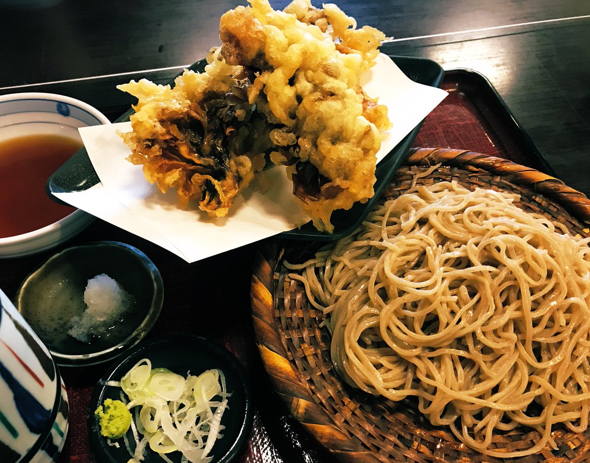 chiiki_galucky's tweet image. #手打ちそばやまびこ さん、先日ランチでお邪魔しました〜😆
舞茸どーんとお箸🥢で持ち上げられないボリュームなのに、カラッと揚げたてサックサク😋…美味でした…
#おそば大好き🥰
#自分に飯テロ🙃❓
#お腹すいたよ〜😂