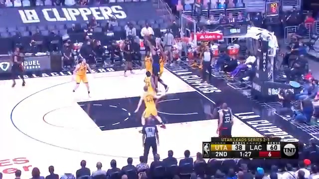 Happy birthday Derrick Favors. Kawhi Leonard has a present for you! 