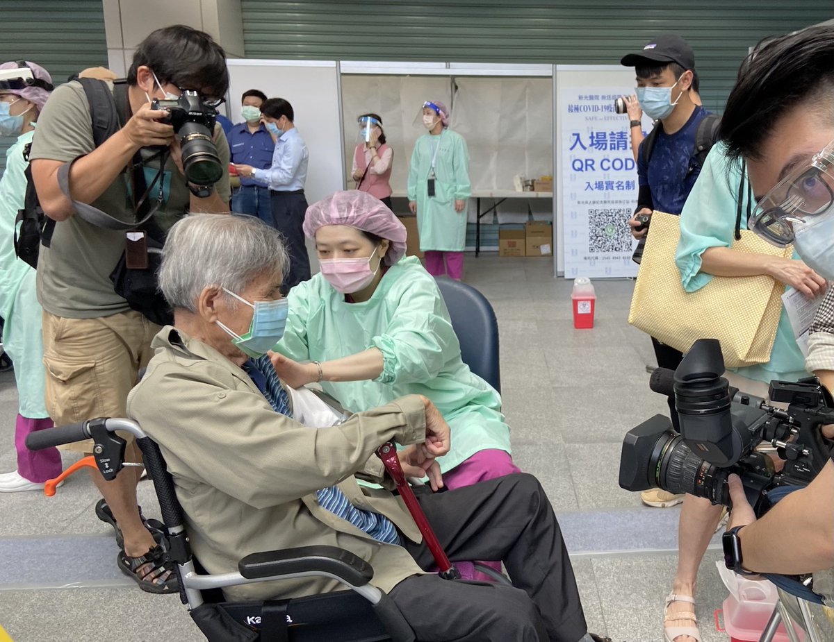 yesterday was the first day that the elderly could get vaccinated in taiwan! so thankful and blessed that my grandparents are able to get vaccinated