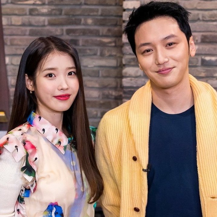 choobimii's tweet photo. so, which of these team ups would materialize first? 🤔🧐🤧 #IU #아이유 https://t.co/dU191v1UsG