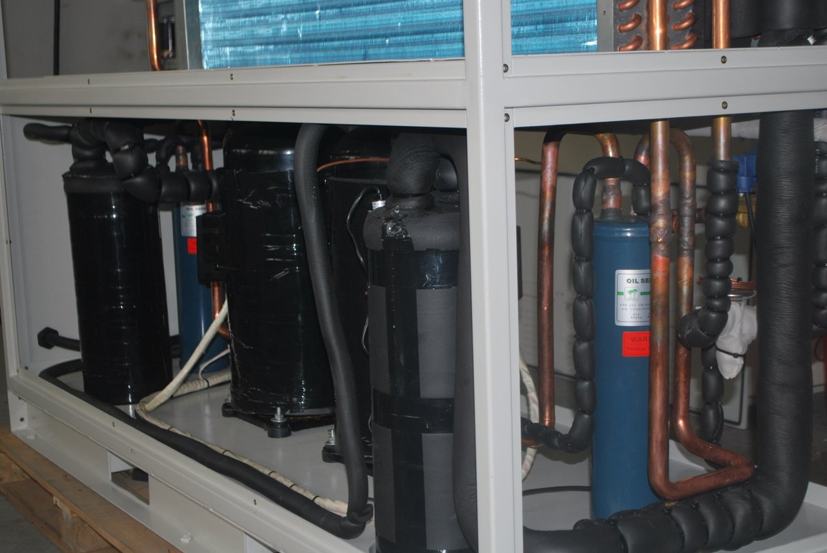 BurjAlTaqah's tweet photo. CtrlTech dehumidifiers know for its good quality. Photo show internal construction of swimming pool dehumidification system. This indoor pool dehumidifier uses high quality components that increases reliability of the system. #dehumidifier #UAE #ctrltech4u https://t.co/aG2ZGBPB8e