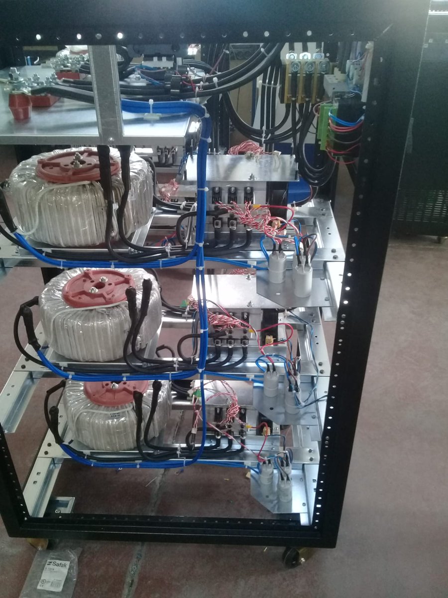 ctrltech4u's tweet photo. See internal construction of CtrlTech voltage stabilizer. All their voltage regulators use copper transformers. Also, it fitted with a high-quality servo motor controlled mechanism. A Microprocessor system ensures fast correction of voltages. #Stabilizer #ctrltech4u #Dubai https://t.co/VY7gVTUJDX