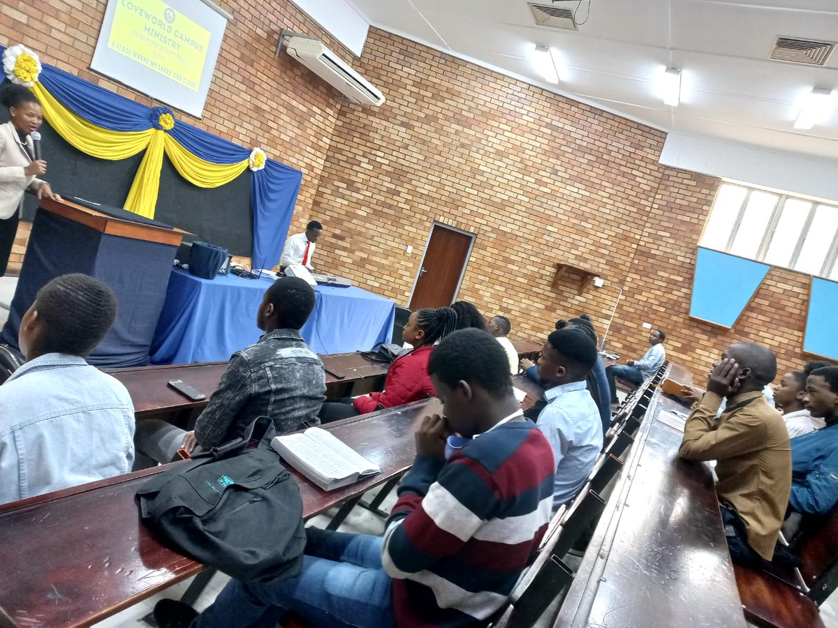 BlwsazoneC's tweet photo. Sunday Sevice in Fort Hare University, Alice🥳🥳🙌

#FortHare
#ECGroup 
#blwsazonec https://t.co/kSo0GzLXZE