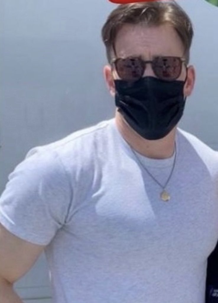 evanschain's tweet photo. THE CHAIN?!????!? IM SCREAMING https://t.co/9HbyCn1JCr