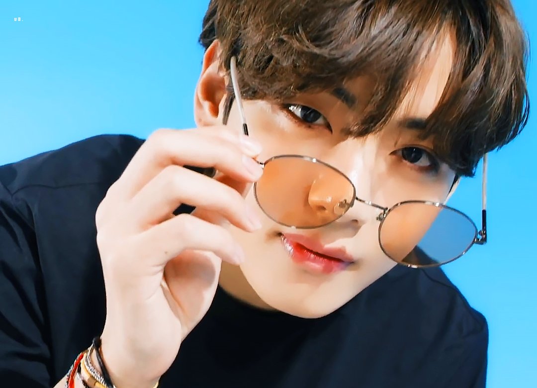 Vday218's tweet photo. #태형 #뷔 #Taehyung #V @BTS_twt https://t.co/pKU3AXMplH