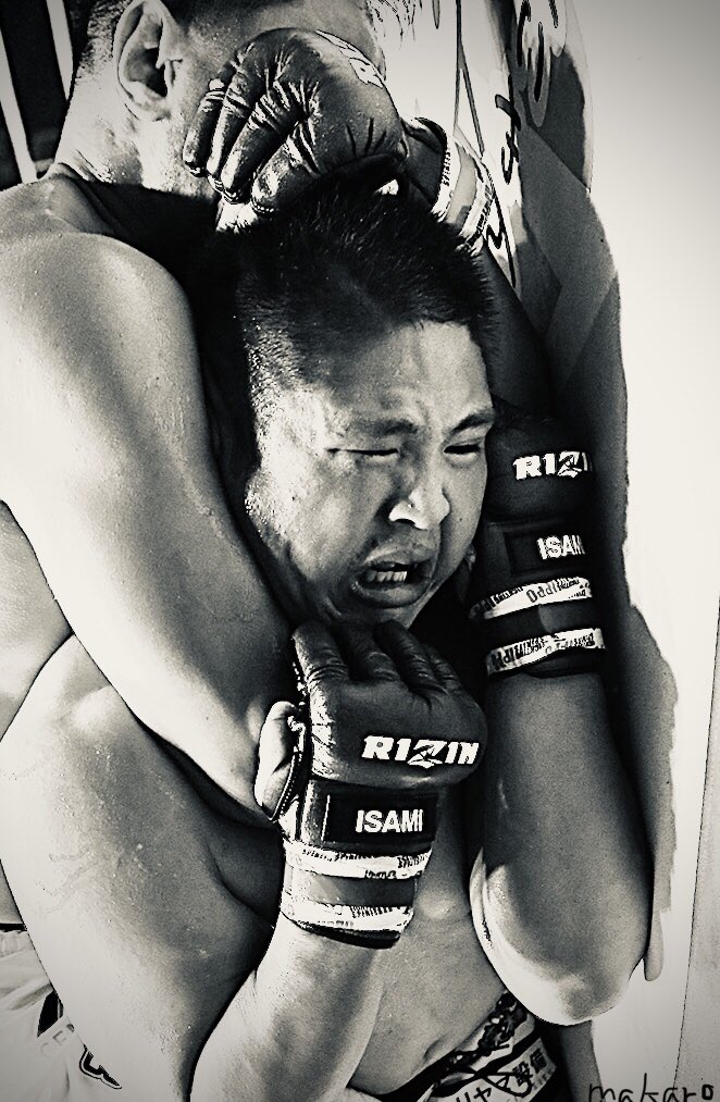sakanaaigo's tweet photo. ちょっと写真をイジってみました #makarog #RIZIN28 #RIZIN29 #相撲 #大相撲 #裸絞め #バックチョーク #チョークスリーパー #chokesleeper
#RIZINff #苦しい #苦痛 #歪む #BIGbaby #babymetal #三角絞め #UFC264 #世界を目指す #wanderswan #クレベル田中 #大坂なおみ #NaomiOsaka #卓球 https://t.co/tGcoo71jRW