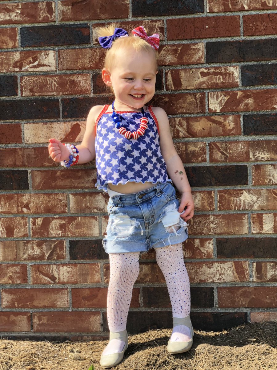 thatbitchshalee's tweet photo. I don’t know what I’ll do if I end up losing you. I love you so much, baby girl. 💜 https://t.co/1MMPmWuUEc