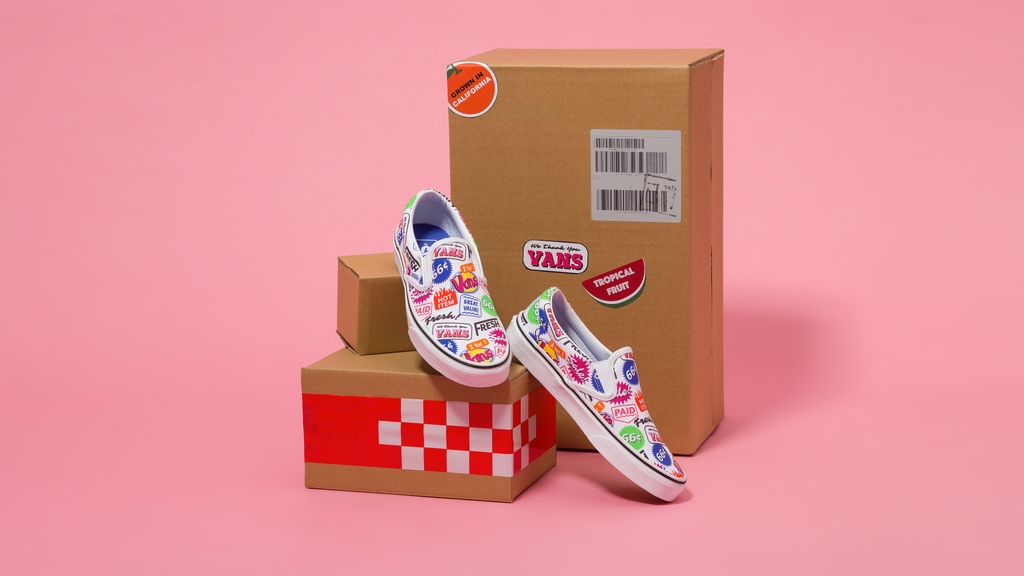 Menampilkan print yang terinspirasi oleh mini mart jadul, Koleksi Vans Retro Mart  memberi penghormatan kepada warisan sebelumnya dan menjaga siluetnya tetap ikonik seperti biasa. Tersedia di Vans stores 🤙🏼 #vansindonesia