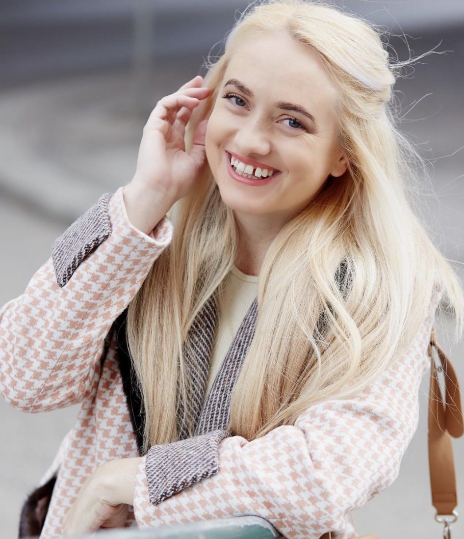 january_diaries's tweet photo. Don’t forget to #Smile - especially since we’re edging closer to #summer - #KeepOnSmiling #Positivity #ViennaStyle #JanuaryDiaries https://t.co/wO3dG5cHl1 https://t.co/ZllYz2eWX1