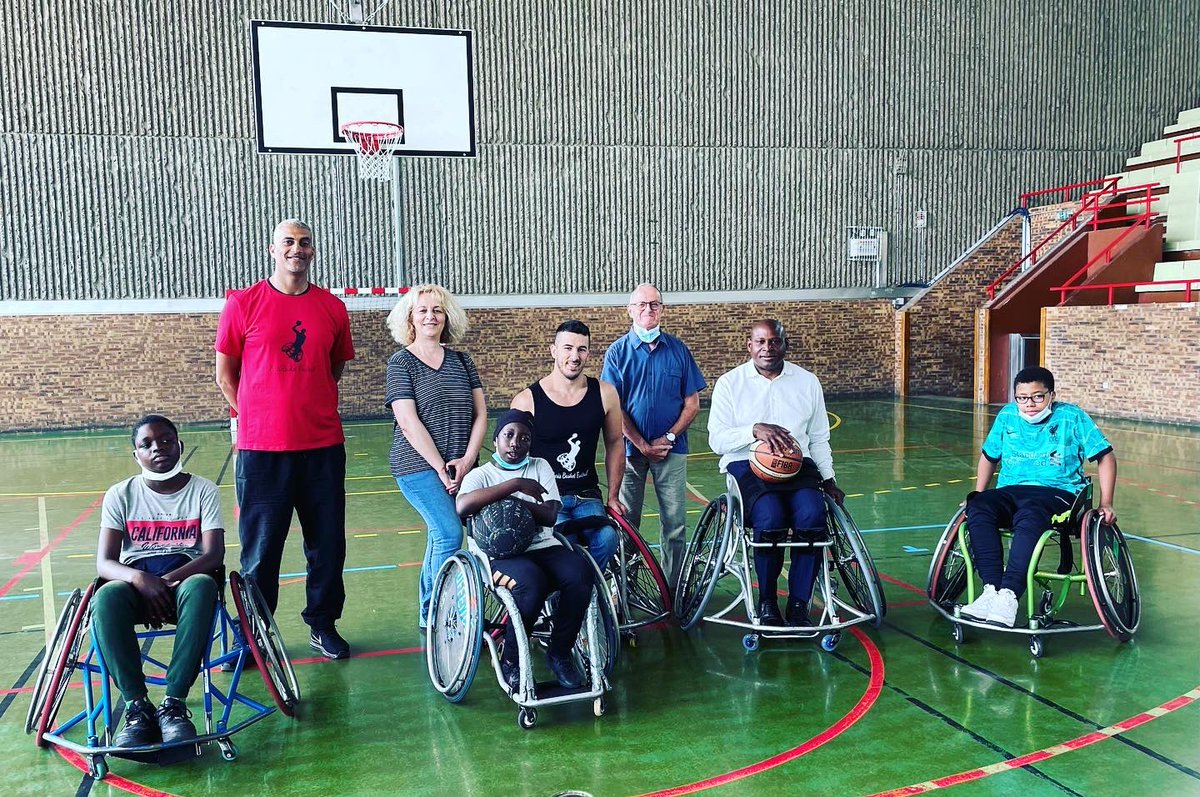 Weekend sport et handicap 
avec @JacquesGalvani Adjoint à la Maire de Paris en charge de l’accessibilité universelle et des personnes en situation de handicap et @NadiaBenakli Adjointe au Maire du 18e chargée des personnes en situation de handicap et @sofyanemehiaoui membre 🇫🇷🏀