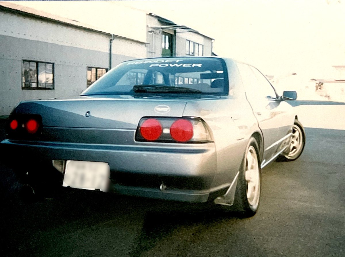 パワフル セイノ V Twitter 今から約30年前にはじめて乗った車はr32スカイラインでした Gts Tの4ドアでatだったので比較的安く購入出来ました 後からマニュアル車欲しくなりましたが 燃費は悪くリッター5kmとガソリン代が掛かりました お金をかけただけあり思い出