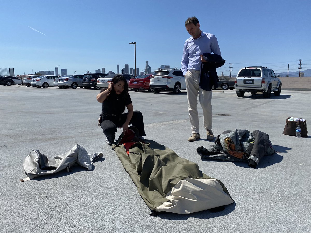 NLinSF's tweet photo. You might have heard of @Sheltersuit from Enschede, that develops sleeping bags and shelter tents for the homeless, made from upcycled material.
They have landed in LA, ready to distribute their product and help alleviate the homeless crisis. #popupconsulate #NLinLA https://t.co/fi573fmtrF
