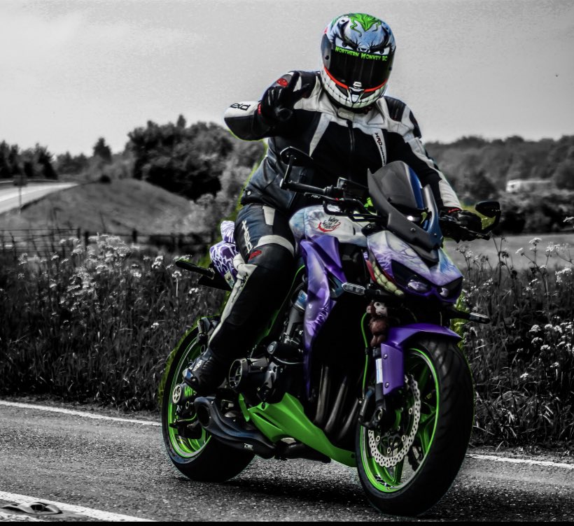 br310376_barry's tweet photo. @AutosportArtist @shipman_stuart @deanharrisonTT @SiliconeRacing @MountOlivers Wow looks great. I should get one of my joker them Gen 4 I’ve done. 💪😎 https://t.co/VbVRBIR8Rh