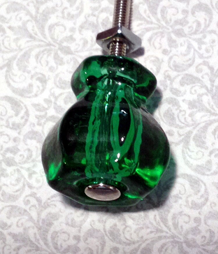ECKandD's tweet photo. Set Of 21 Emerald Green Glass Cabinet Knobs Antique Depression Era Drawer Pulls Vintage Furniture Restoration Retro Shabby Chic https://t.co/DmLJey6XdU #chichimama05 #Etsy #Retro https://t.co/KtXiZ65hRz