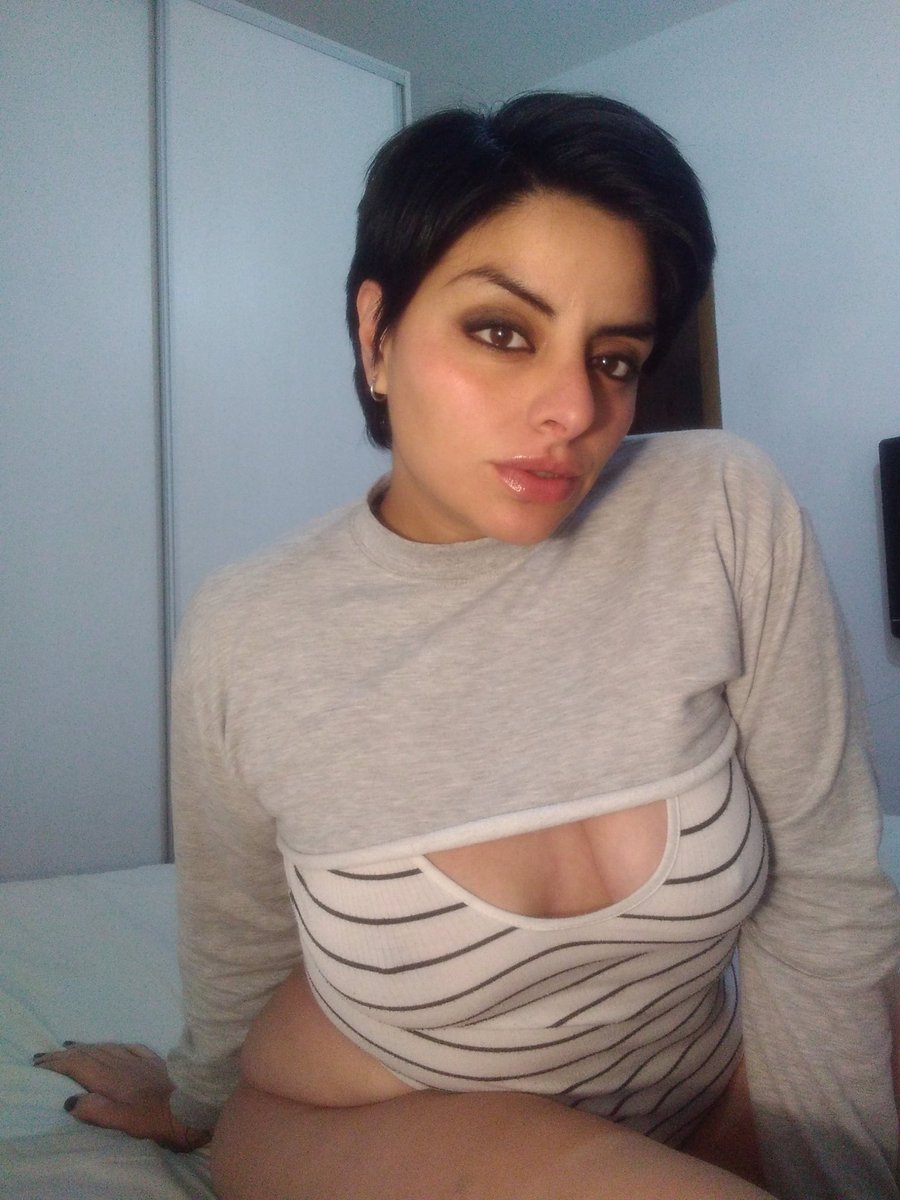Buenas noches!!!   Después de transmitir estoy relajada 😎  y solo quiero dormir ✨