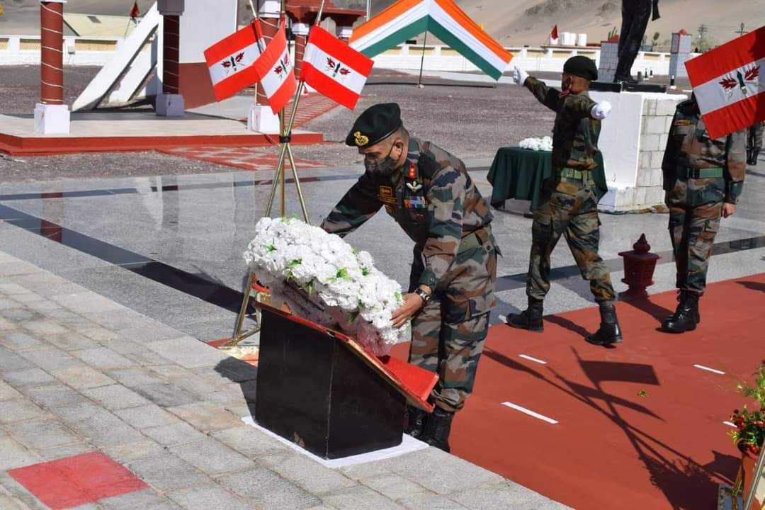 BihariManch's tweet photo. On this day a year ago, Our Brave Hearts put down Chinese Aggressors with bare hands at #GalwanValley.

Their courage &amp; supreme sacrifice that began a new era of Indian Defence will inspire crores of Indians.

We salute each one of these Real Heroes with great pride.

Jai Hind 🇮🇳 https://t.co/1DctJMIpDk