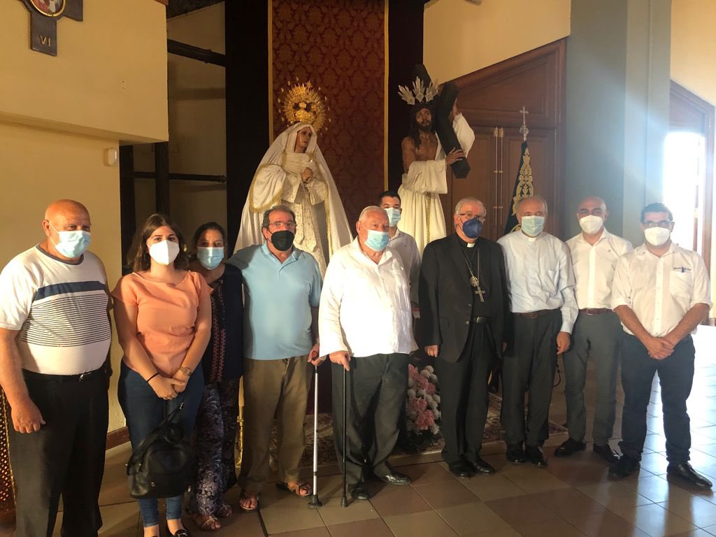 La primera hermandad que visita el nuevo arzobispo de Sevilla, <a href="/BisbeSaiz/">José Ángel Saiz Meneses</a>, no es ninguna de la Madrugada. Es la agrupación parroquial del Polígono Sur, <a href="/ByE_PoligonoSur/">ByE_HumildadyCaridad</a>, cuyos titulares son del año 2010 y procesiona el Viernes de Dolores.