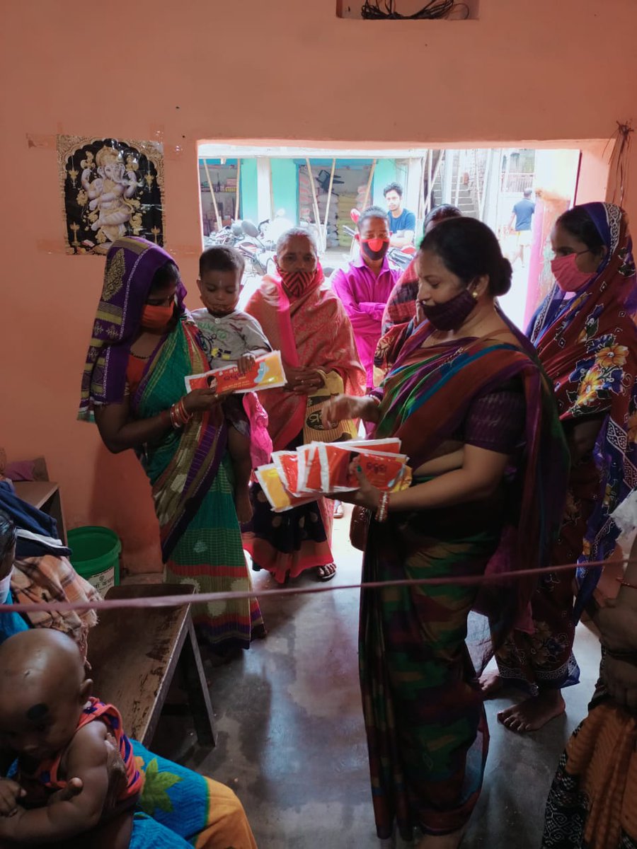 OdishaSpv's tweet photo. On the Occasion of #RajaParba CSC VLE Sarojini Das distributed Sanitray Napkin to the Women at their locality, Kendrapada, Odisha.

@CSCegov_ @dintya15 @SwornaprabhaSi1 @dmkendrapara https://t.co/cjq53PuxDh