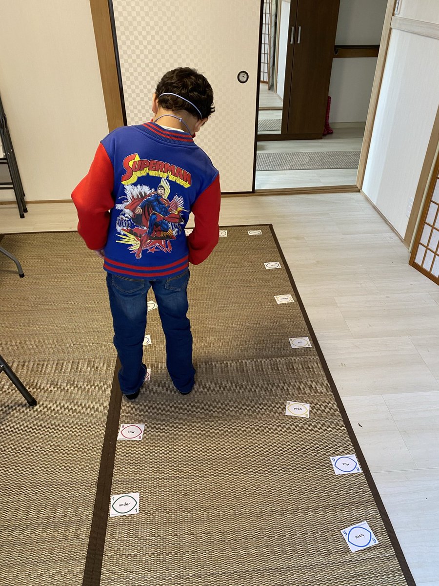 Dr. Janice Bennett (@tpet27) on Twitter photo Creatively engaging one of my students as he works hard to master his sight words. Creatively engaging one of my students as he works hard to master his sight words.