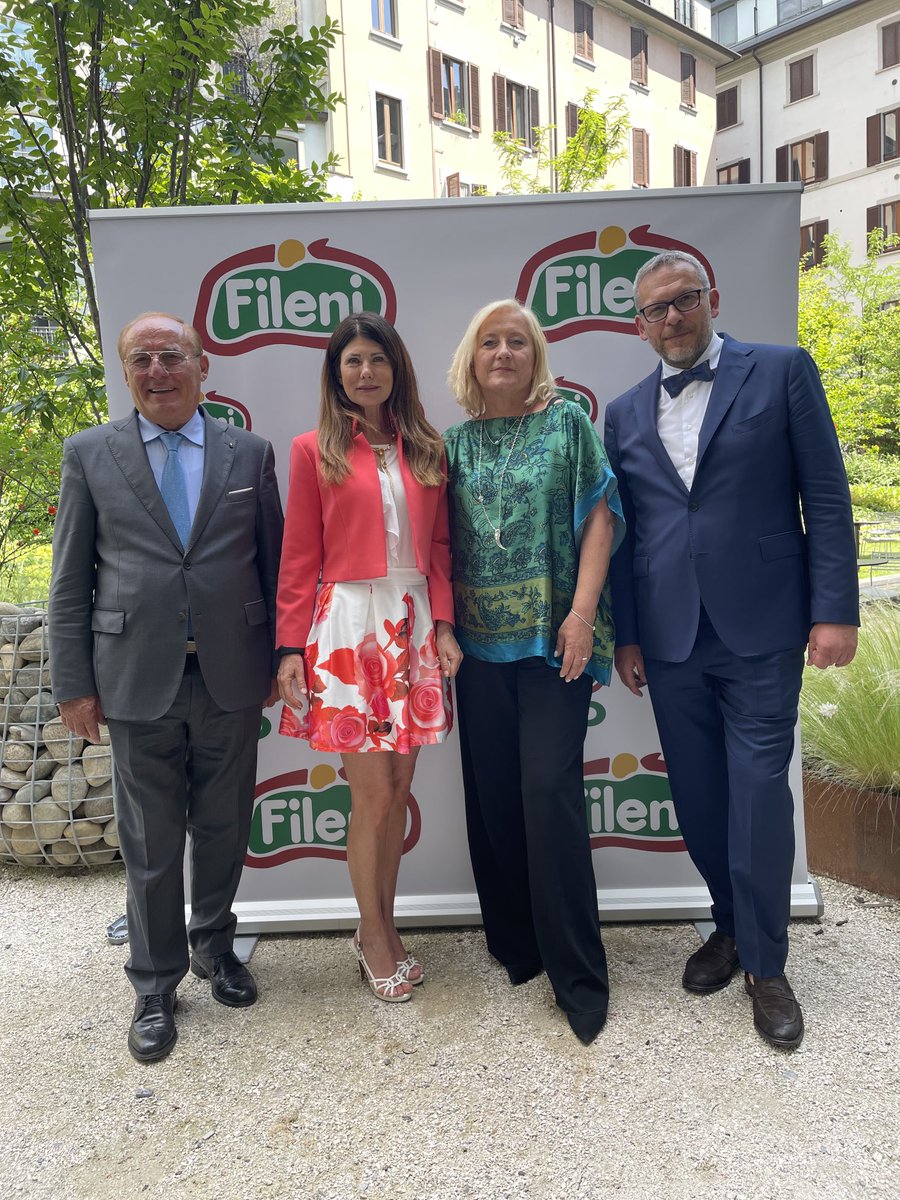 SMessaggio's tweet photo. Anche io come ⁦@LCuccarini⁩ sarò nel mese di luglio nelle Marche. Terra d’arte, cultura e salute per scrivere delle magnificenze del territorio. Tra tv e stampa. Viviamo la nostra Italia 🇮🇹 💪🥰 https://t.co/yI9bM339XC