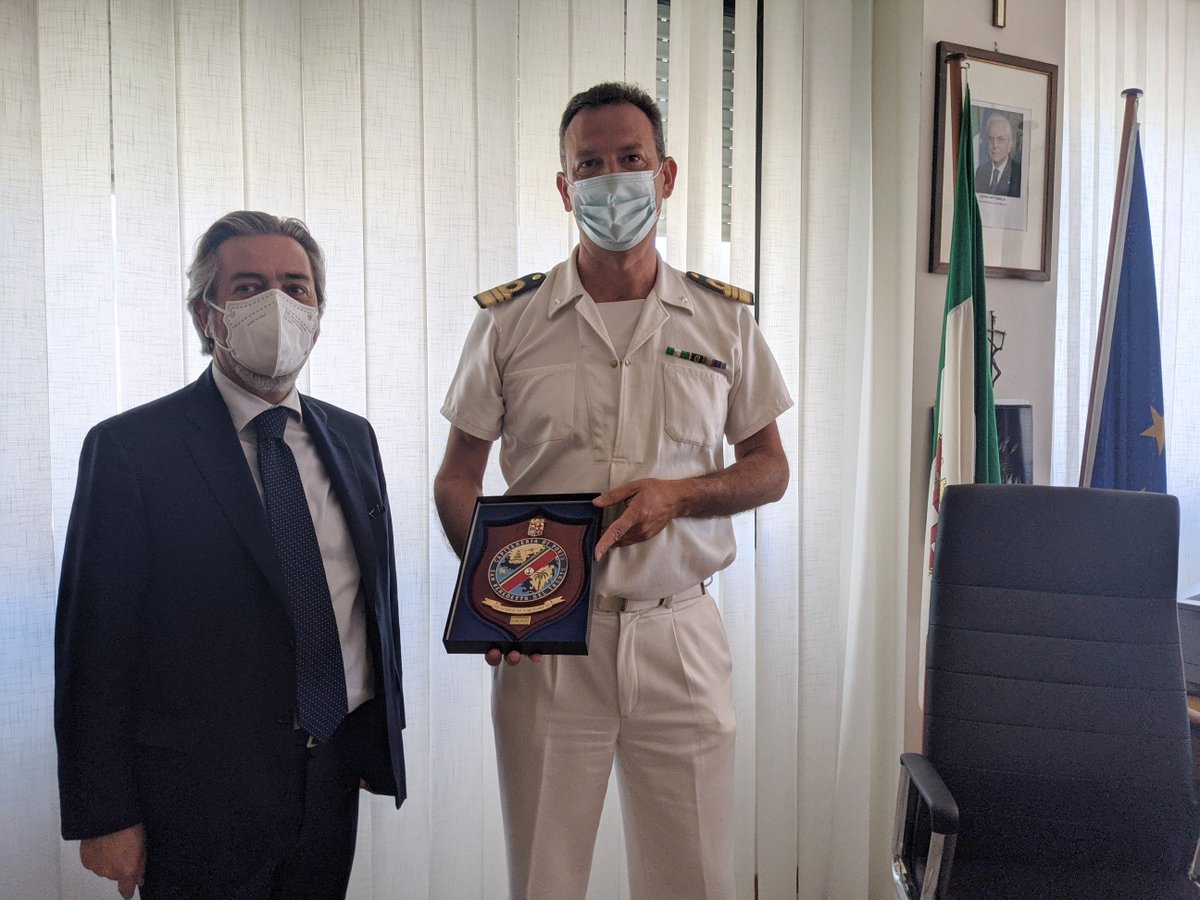 frabattistoni's tweet photo. Ringrazio la @guardiacostiera per l'accoglienza ricevuta presso la Capitaneria di Porto di San Benedetto del Tronto e per tutto il lavoro che quotidianamente svolge a difesa delle coste italiane. https://t.co/O4mgcgZXJ4