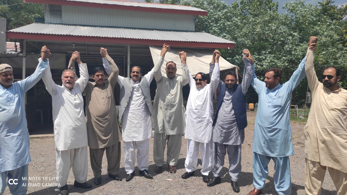 MirSuleria's tweet photo. PMLN LA28 Lacharat k Tmam umedwaran NY itefaq e raay sy party leadership sy purzoor matalba kia ha k party ticket apny nazriyati karkunan mein sy he dy
Party k pass ticket k lia
Khalid Ismail Sulehria
Raja Imdad Ali Tariq
Ajaz Mughal
Mein sy kisi ko ticket jari kry https://t.co/xqufM7OfuY