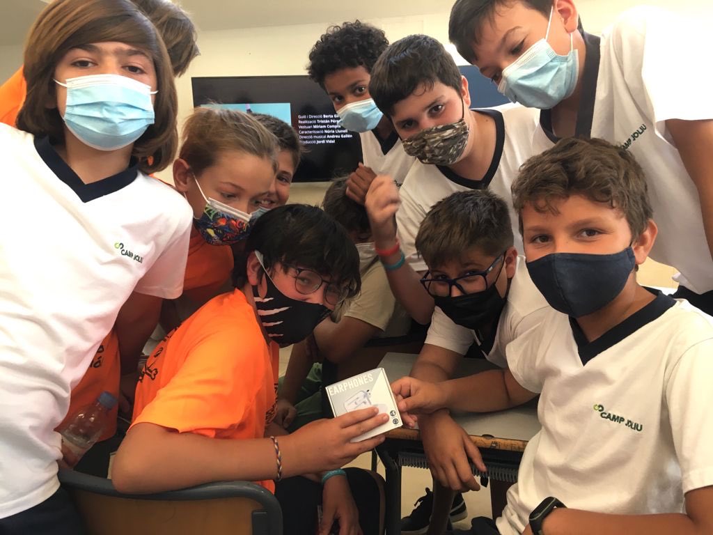 Els alumnes de 6è han seguit avui la #Gala del 17è #Certamen de #lecturaenveualta 
Moltes gràcies a <a href="/berta_giraut/">Berta Giraut Junoy</a> <a href="/jordividal_act/">Jordi Vidal Gómez</a> <a href="/Pau_Ferran/">P</a> @trispmr 
<a href="/GEnciclopedia/">Enciclopèdia Catalana</a> 
<a href="/educaciocat/">Educació</a> 
<a href="/bibliotequescat/">Biblioteques</a>
i a tots els que l’heu fet possible. I felicitats al Jan que ha quedat finalista!