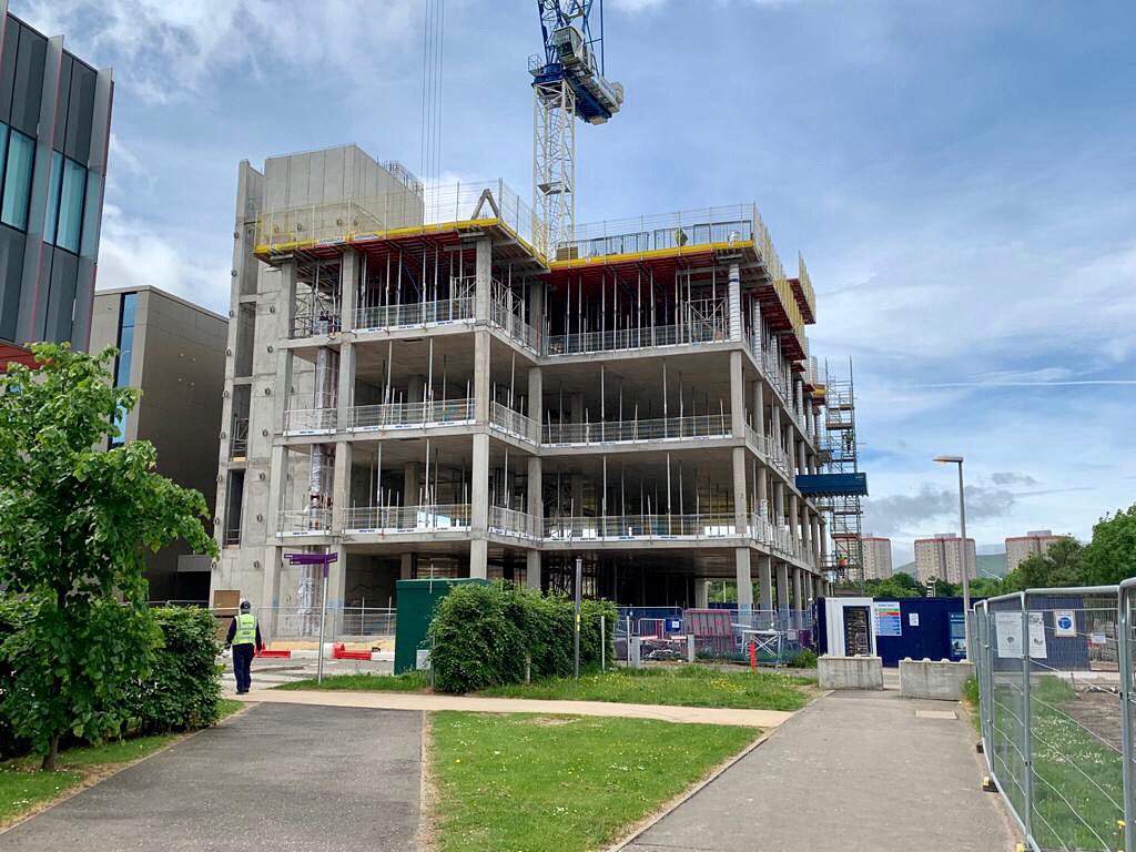 GroupStephenson's tweet photo. IRR, Edinburgh - Roof slab to go! 💪👷♂️👷♀️
#concrete #roofslab #loveconstruction #core #frames #concreteframe #IRR #universityofedinburgh #edinburgh #stephenson #stephensongroup #teamstephenson #oneteam https://t.co/QMmTPcBBER