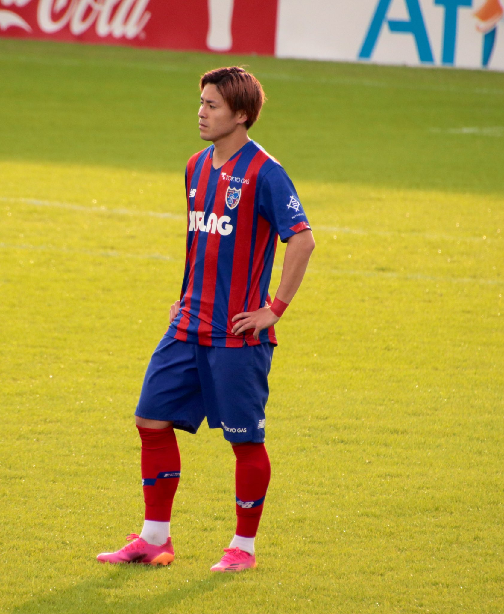 15 サッカー日本代表 の16番のピンク の髪の人カッコよくない さっきアシストしてた人 小川諒也ってfc東京の人 探したらめっちゃイケメンだったんだけど Daihyo Samuraiblue Fctokyo Fc東京 小川諒也 T Co Djvbqtmboz Twitter