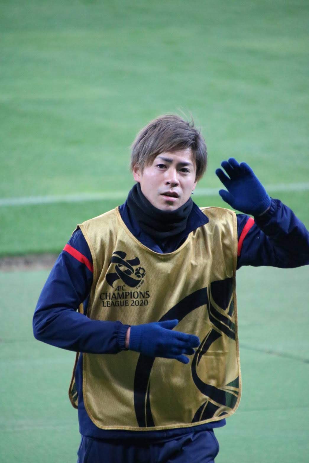 15 サッカー日本代表 の16番のピンク の髪の人カッコよくない さっきアシストしてた人 小川諒也ってfc東京の人 探したらめっちゃイケメンだったんだけど Daihyo Samuraiblue Fctokyo Fc東京 小川諒也 T Co Djvbqtmboz Twitter
