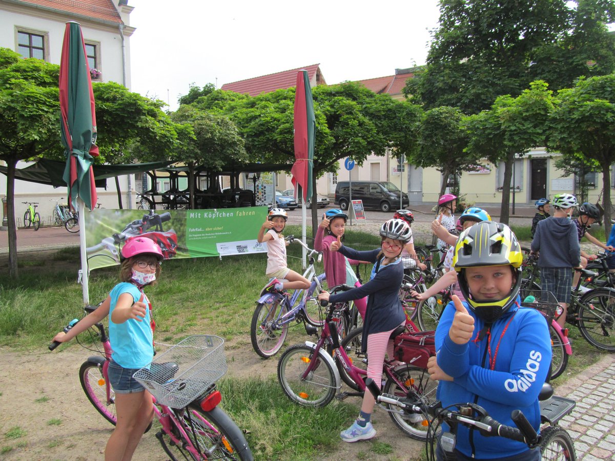 Beim Programm "Mit Köpfchen fahren" der Deutschen Verkehrswacht e.V. wurden heute junge Akener Radler für den Radverkehr fit gemacht.