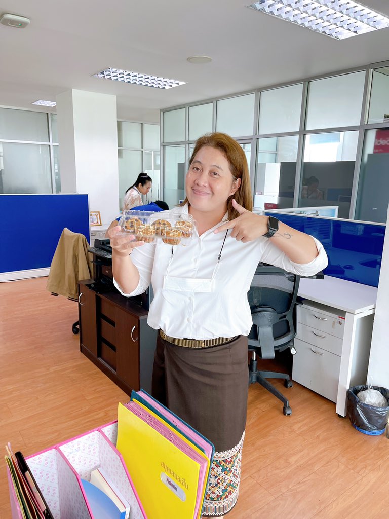 ppickspp's tweet photo. ມາລີວີວເຂົ້າໜົມໃຫ້ເພີ່ນ ຮ້ານນີ້ແຊບຫຼາຍ
ເຄັກກ້ວຍສັ່ງໄດ້ຕາມລູກຄ້າຢາກແລະແລ້ວແຕ່ແມ່ຄ້າຢາກເຮັດ
#ຮັບປະກັນຄວາມແຊບ#ຮັບປະກັນໄດ້ກິນໄວ
#ກ້ອນໃຫຍ່3000ກີບເທົ່ານັ້ນ
#15jun2021 #pickfeeling🧡 #pk https://t.co/uMhlalUZzA