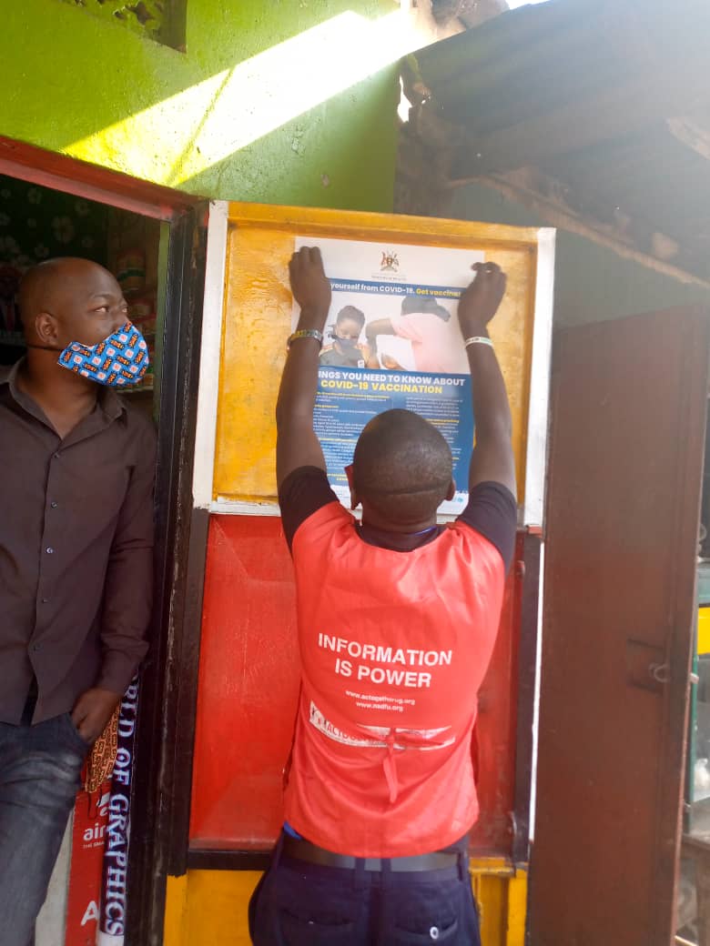 UgandaRedCross's tweet photo. Community engagement for #COVID19 Prevention in Kampala communities is on through our Kampala West Branch areas, Kampala South communities. Let's change behavior. 
Wear Your Mask
Wash Your Hands with soap Observe Social distance
Avoid crowded areas
Go to hospital if you're unwell https://t.co/PCNUzk2NaA