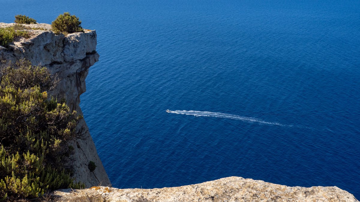 Onedayonetravel's tweet photo. Les falaises abruptes de Gozo offrent une vue imprenable sur la mer Méditerranée et un savoureux sentiment de vertige !
#Gozo #Malta #VisitMalta #Malte #sunset #blogvoyage #onedayonetravel https://t.co/55GFxQioIW