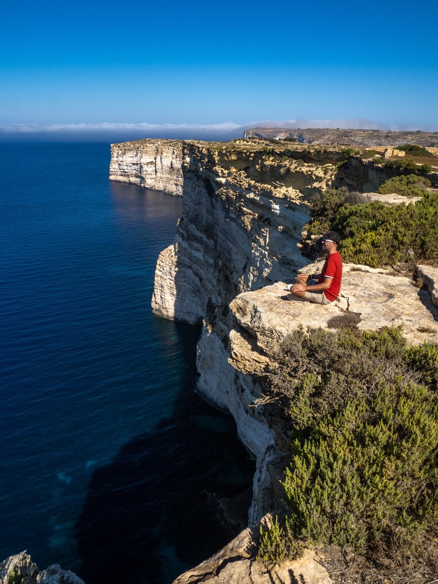 Onedayonetravel's tweet photo. Les falaises abruptes de Gozo offrent une vue imprenable sur la mer Méditerranée et un savoureux sentiment de vertige !
#Gozo #Malta #VisitMalta #Malte #sunset #blogvoyage #onedayonetravel https://t.co/55GFxQioIW