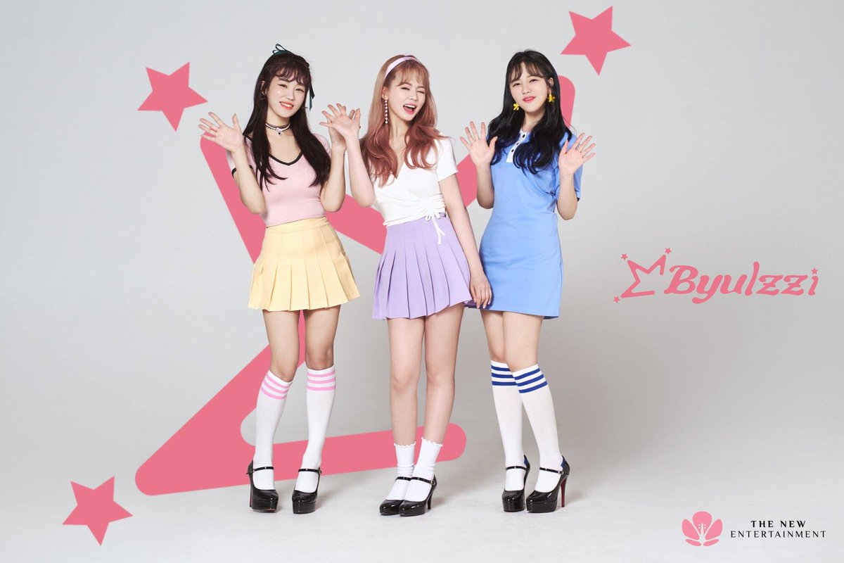 KpopGirlzBands1's tweet photo. #Byulzzi es un trio trot de la empresa The New Entertainment. Debutaron el 23 de agosto con BBIBBOBBIBBO
Redes sociales (de la empresa,el grupo no tiene)
https://t.co/7EHKwHBKyn
Debut: https://t.co/XejlYmiFQu https://t.co/VOWTtWH1Ej
