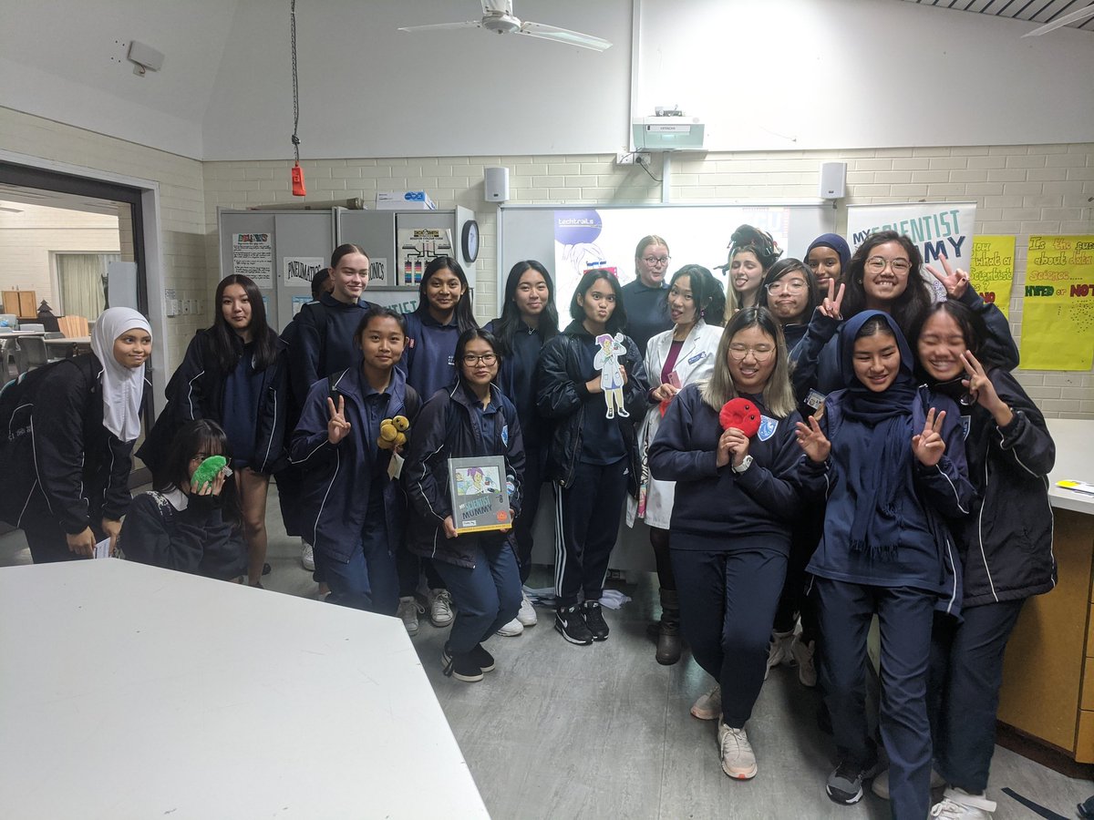 scientist_mum's tweet photo. Pleasure being part of the @techtrails @WITWA to share my journey from a girl to a scientist-author-artist with 6 groups of Year 9s and 10s!
#scicomm #seeherbeher #author #drRina #illustrator #microtoons #MedicalSciences @EdithCowanUni https://t.co/i42LoZaUz2