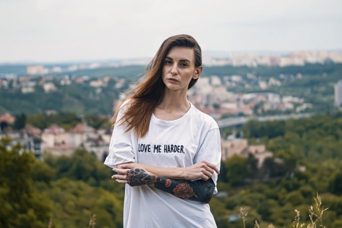 GO OUT AND LOVE ME HARDER 🥰 https://t.co/OXzVI1wcWl https://t.co/ZCfEhRIx8D<a href="/tag/adelleunicorn"class="tags"><span>#adelleunicorn</span></a>