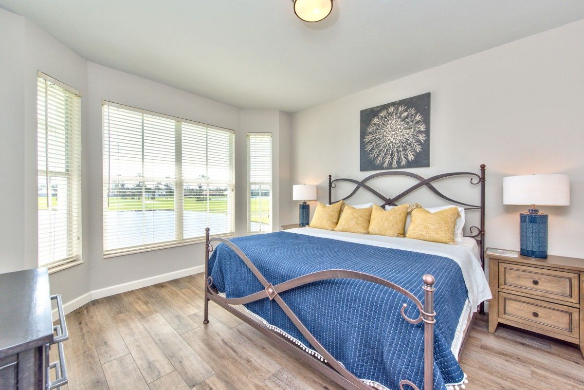 NaplesVacation's tweet photo. This 3 bedroom, 2 bathroom condo sleeps 8 and is located in the Greenlinks Community. Book Today 👉  https://t.co/1sIBi4qNlh #visitfl #naples https://t.co/xOhhvAr2cE