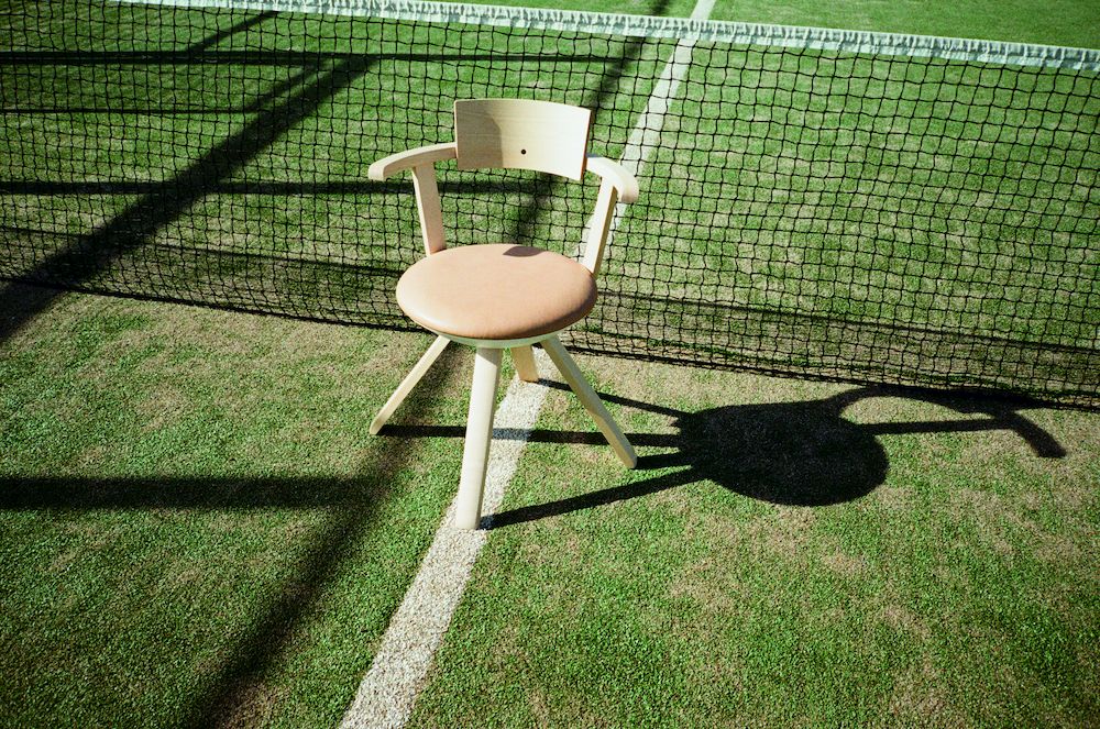 Sporty feels with the Rival Chair, designed by Konstantin Grcic, and its swivel function. Snapped by @zarapfeifer, styled by @conniedeluxe.⁠