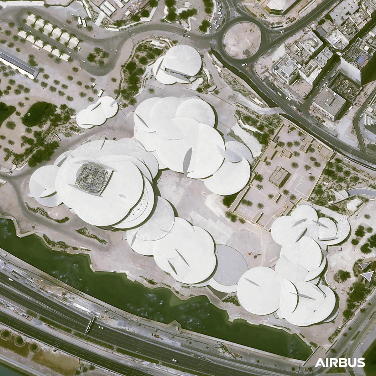 Pléiades Neo🛰️ captures landmark architecture in the Qatari🇶🇦 capital of Doha, the country’s fastest growing city.
Download the #SatelliteImagery here👇
intelligence-airbusds.com/newsroom/news/…
#PléiadesNeo