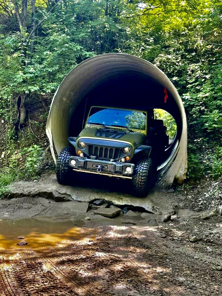 kkluesner's tweet photo. Took #MrGrinch to the @BadlandsOffRoad in Attica over the weekend (first time #Jeep off-roading) all I can say is WOW 🤩20+ years of riding quads— this takes the FUN to a whole new level 🙌🏻☀️🪨🤘🏻#royaltyjeeps @2fingeredsocie1 #JeepLife #jeepnation #gotmud #jeeplove #getdirty https://t.co/kTmuKgkEOR