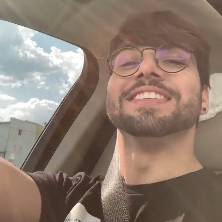 t3ddythinker's tweet photo. oiee!! sejam todes muito bem vindes a pagina dedicada para todes ês b3ars, stans do youtuber T3ddy! 
teremos fotos diárias, videos e muito mais!! 
aqui é um lugar totalmente seguro, qualquer coisa que precisar, nos chamem na dm!! 
fiquem bem <3 https://t.co/WoS6pUgbKG