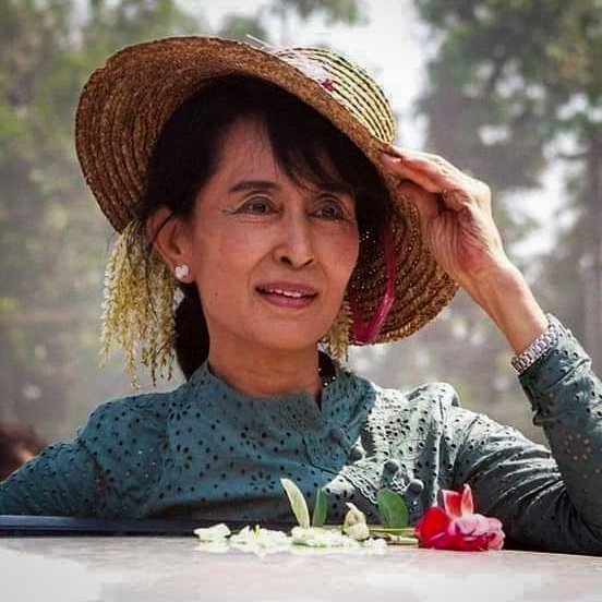 HMONEONE's tweet photo. Our State Counsellor Daw Aung San Suu Kyi will turn 76 years old in this coming June19.She said she hasn't family members in Myanmar and she is the only one in her houshold list. https://t.co/yQZElqMxMS